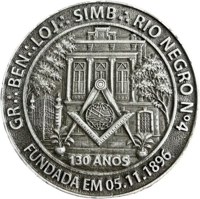 Reverso da moeda: a sede histórica com esquadro e compasso